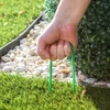 Kép 2/2 - Leszúró tüske műfűhöz - fém - zöld - 3 x 15 cm - 10 db / csomag