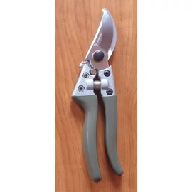 Worth1081 Ergonom Metszőolló japán acél 21cm